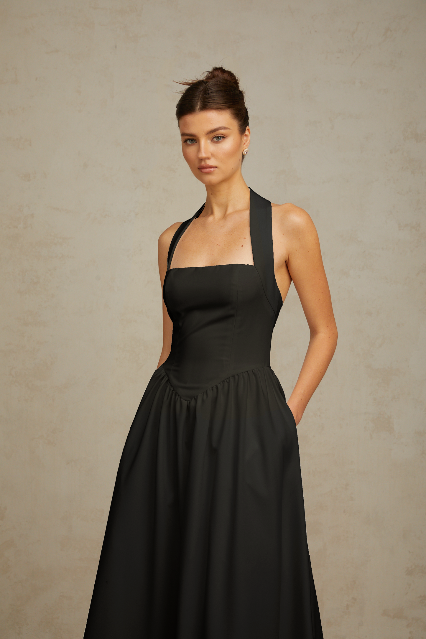 Siyah Saten Halter Yaka Midi Elbise