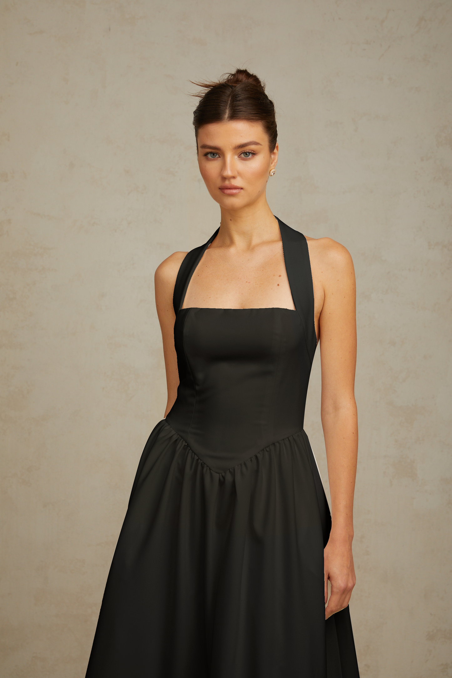Siyah Saten Halter Yaka Midi Elbise