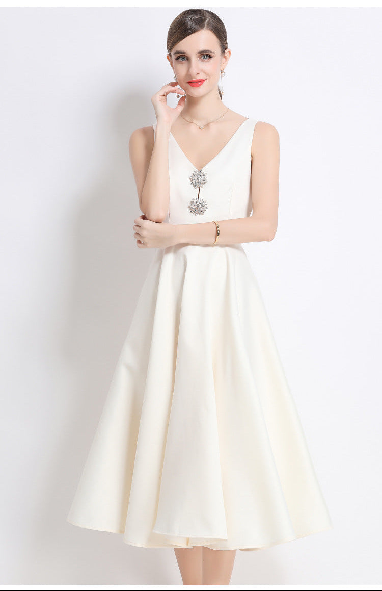 Kristal Yaka Detaylı Klasik Kuşaklı Elbise