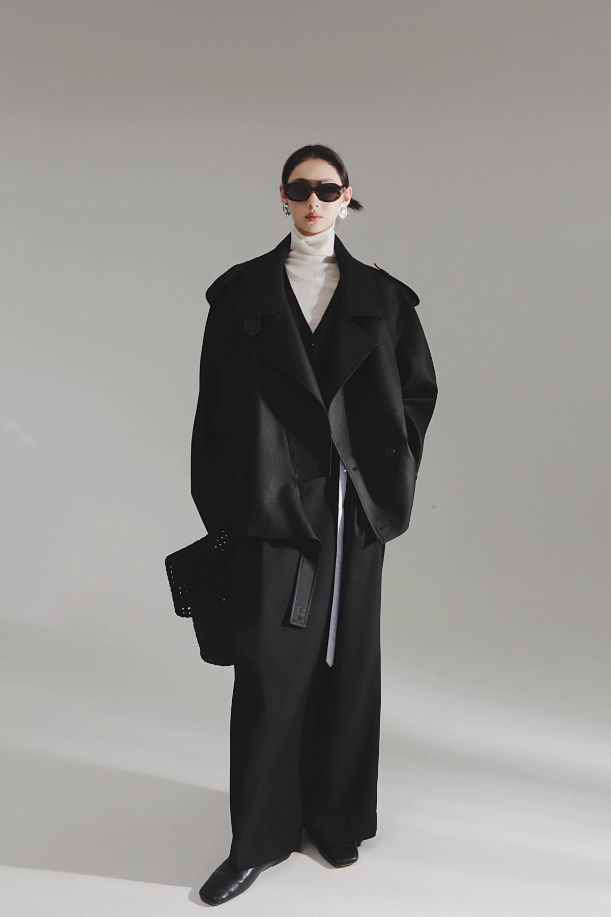 Retro İngiliz Tarzı Kısa Trençkot – Çift Düğmeli Oversize Tasarım