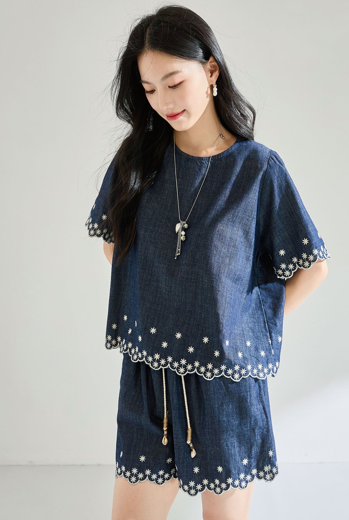 Nakış Detaylı Denim Şortlu Takım