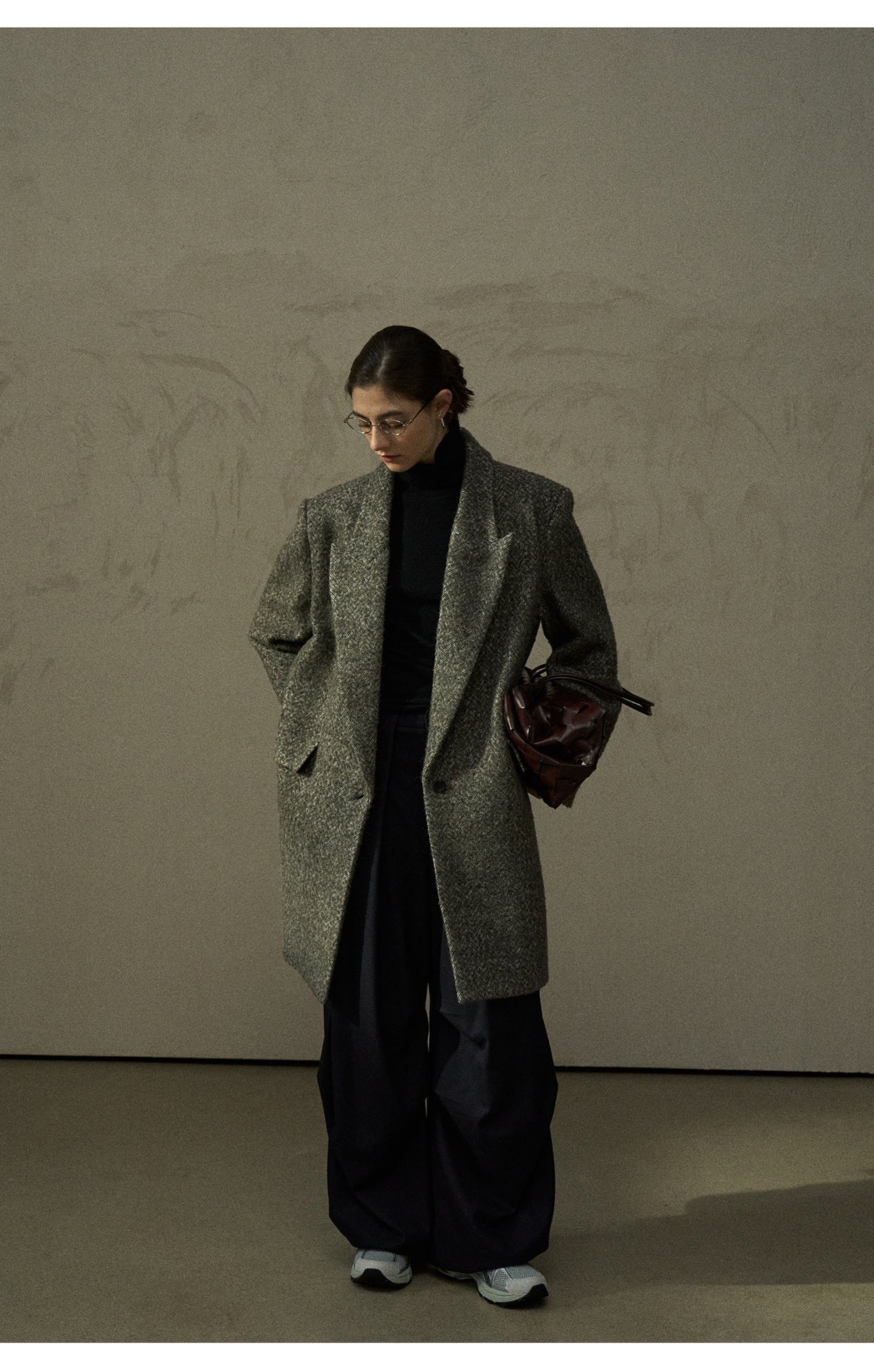 Alpaka Yünü Karışımlı Gri Yeşil Balıksırtı Desenli Ovesize Kaban