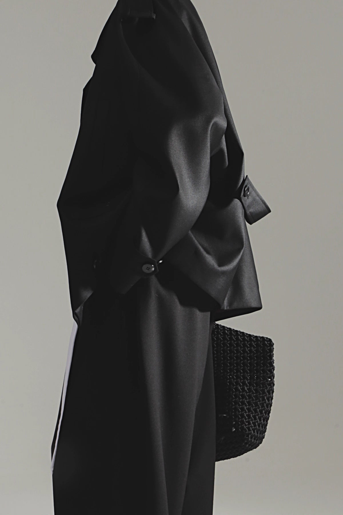 Retro İngiliz Tarzı Kısa Trençkot – Çift Düğmeli Oversize Tasarım