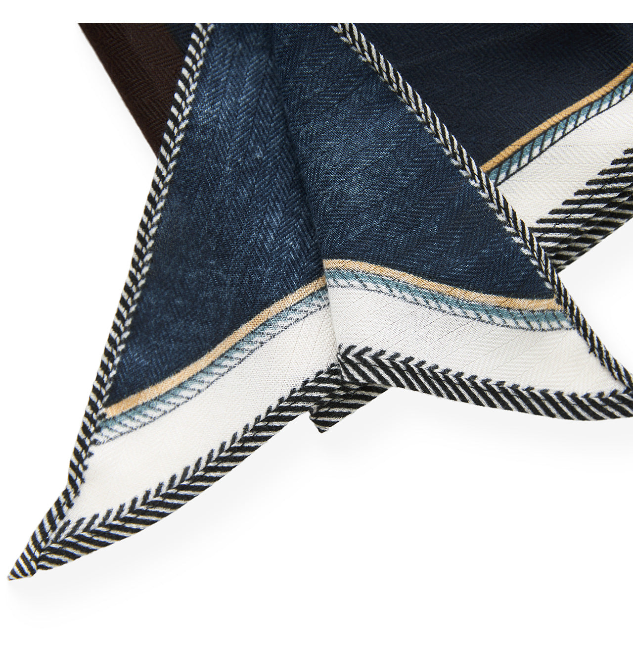 Old Money Stili Üçlü Takım – Gömlek, Etek ve Şal Kombini