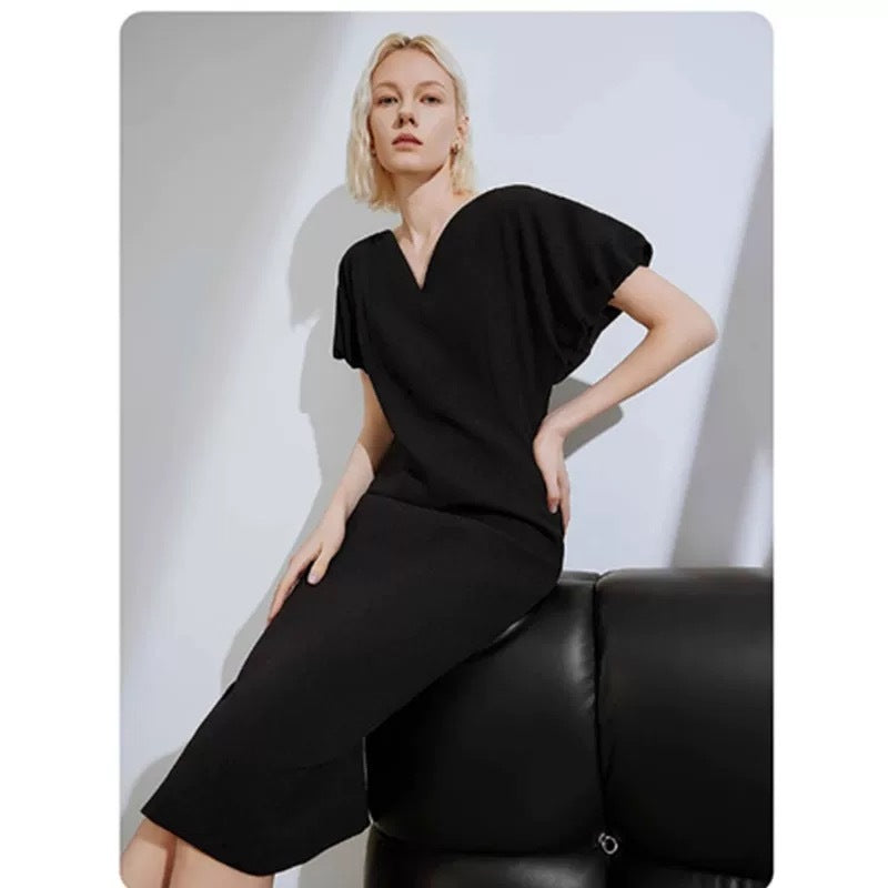 V Yaka Sade Şıklık Midi Elbise