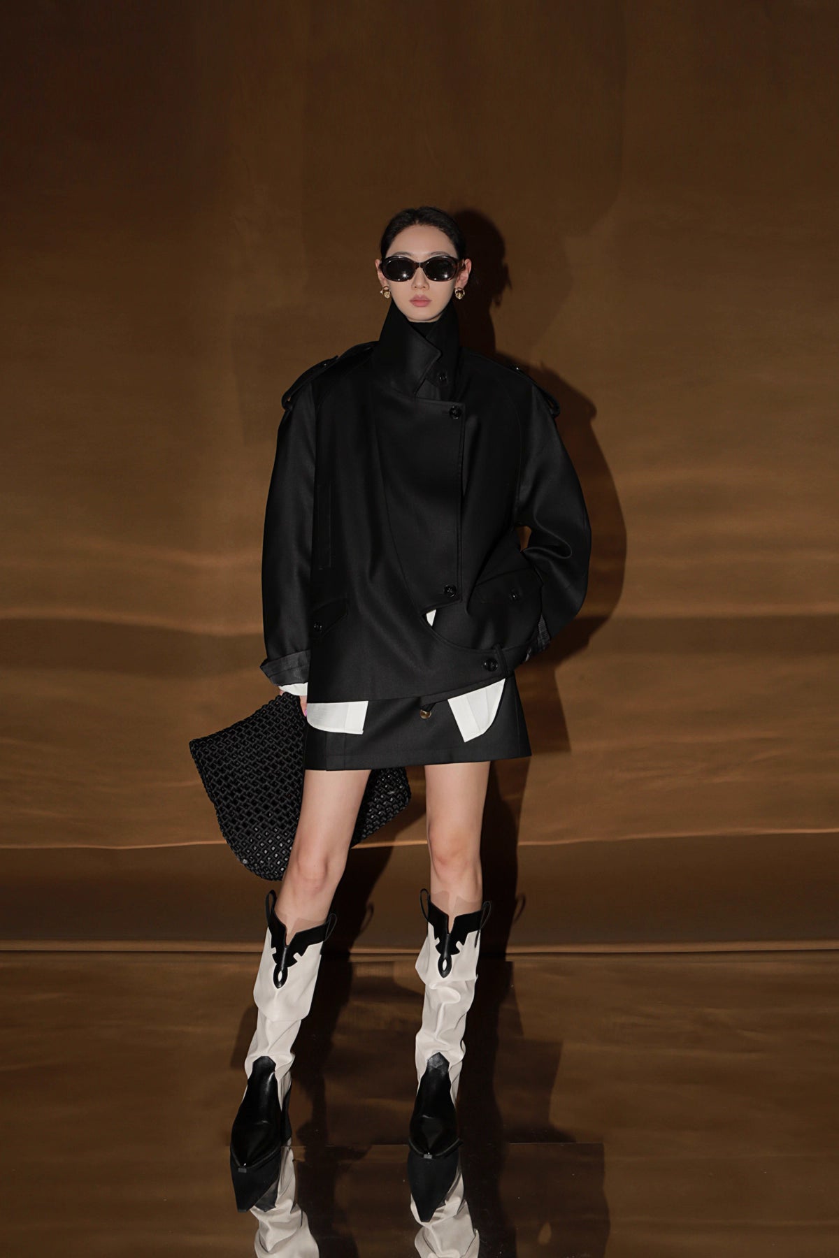 Retro İngiliz Tarzı Kısa Trençkot – Çift Düğmeli Oversize Tasarım