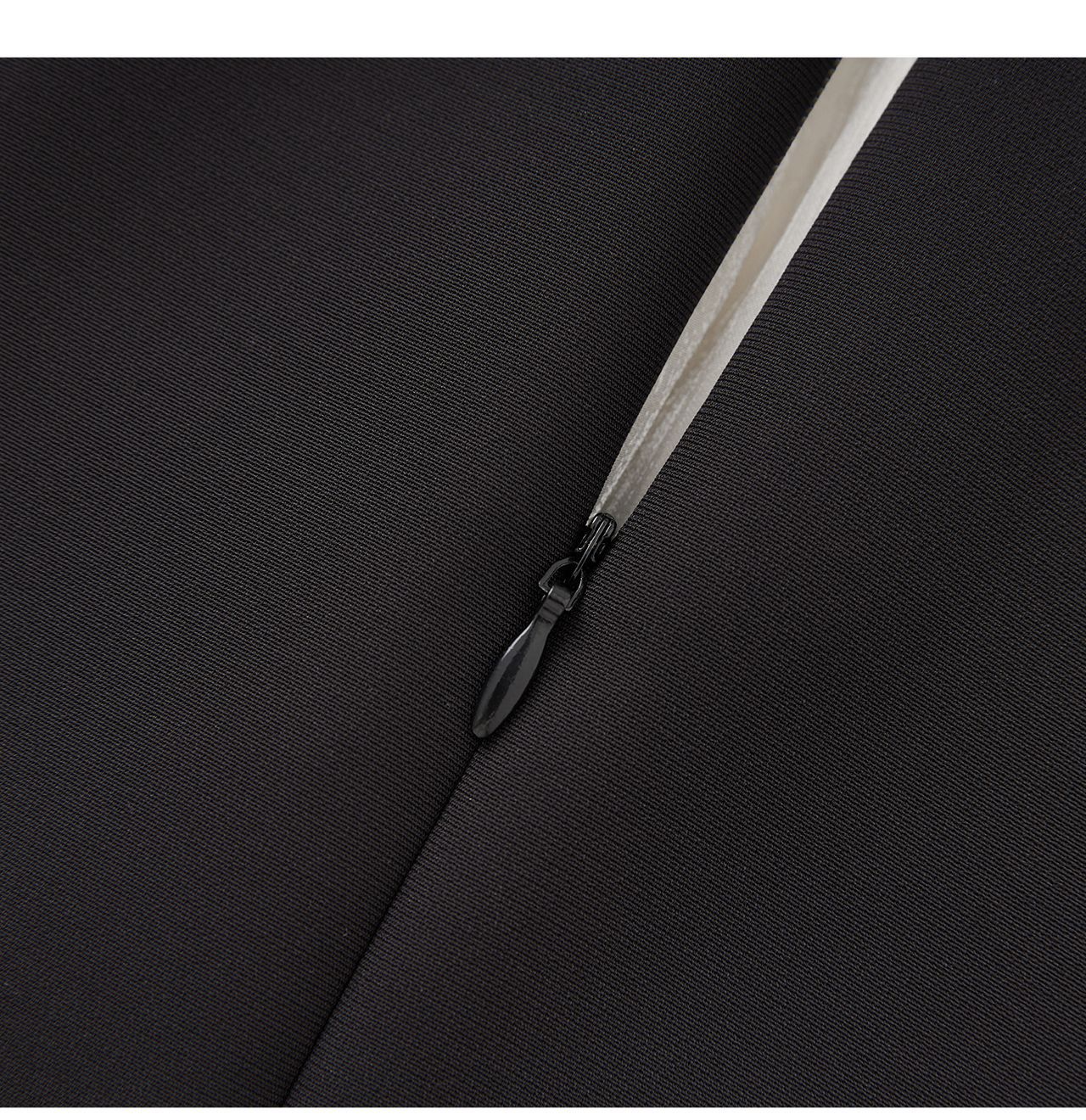 Zarif Boncuk İşlemeli Şık Midi Elbise