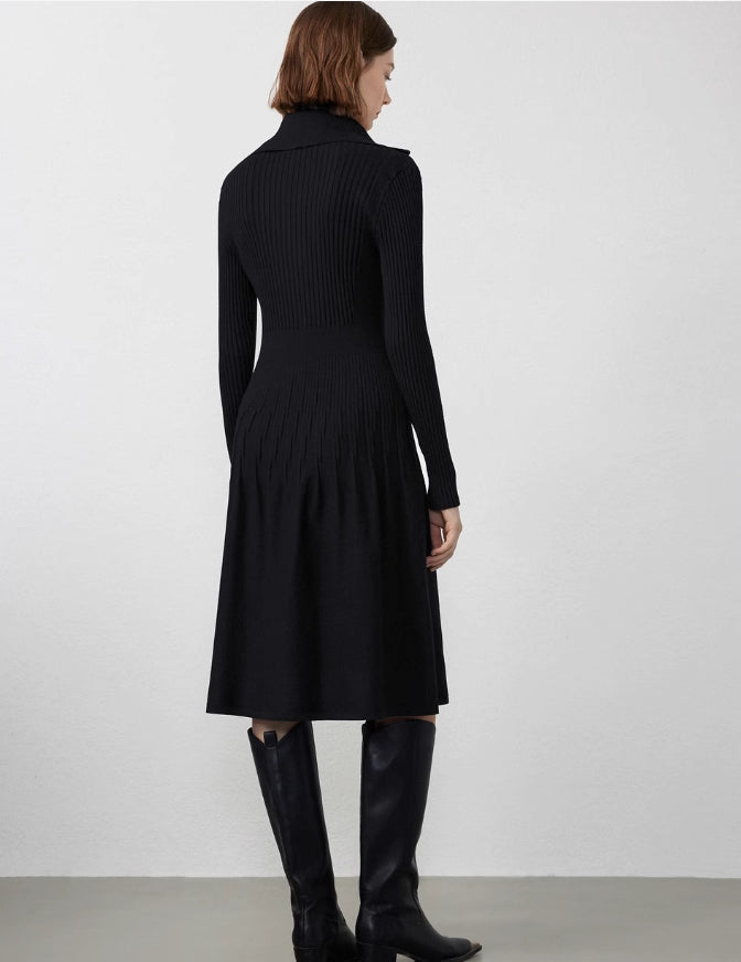 Yaka Detaylı Slim Fit Triko Elbise