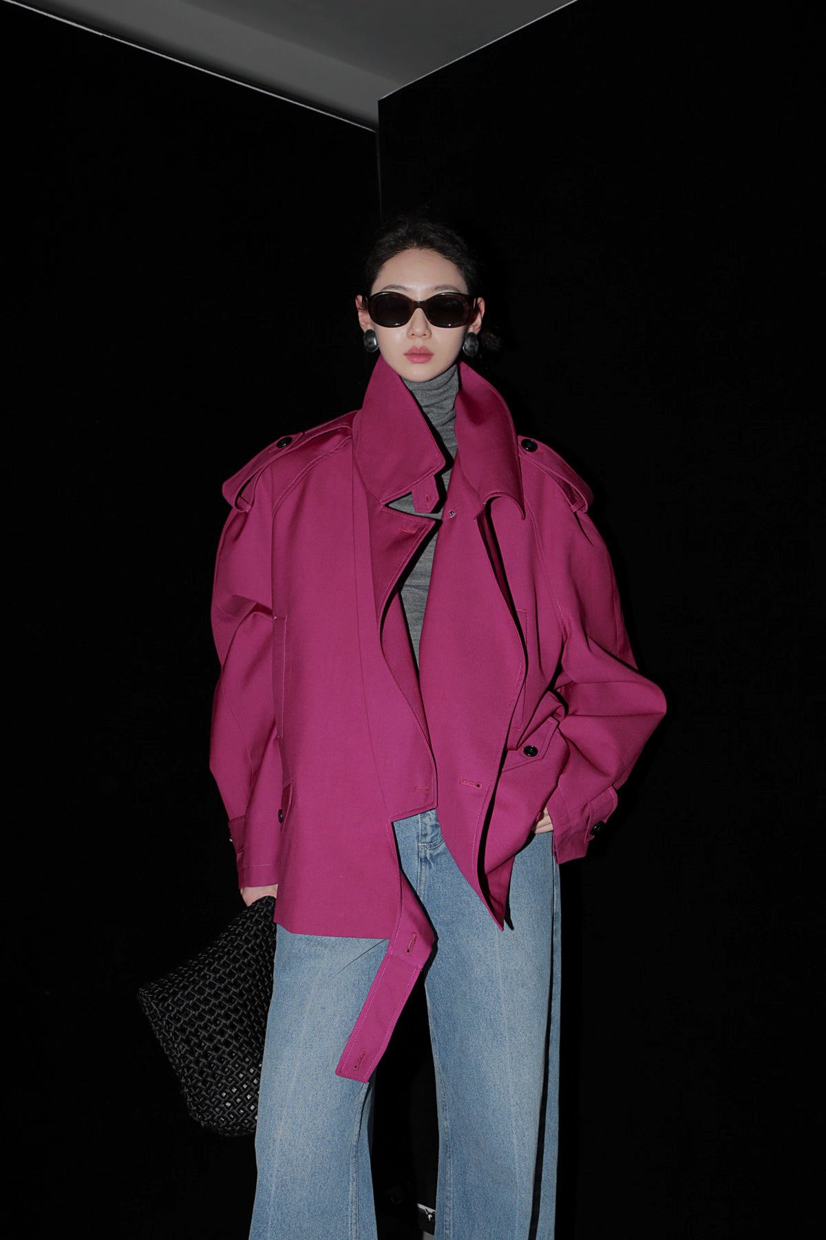 Retro İngiliz Tarzı Kısa Trençkot – Çift Düğmeli Oversize Tasarım