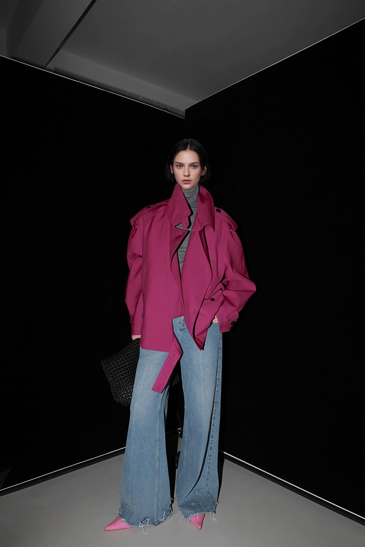 Retro İngiliz Tarzı Kısa Trençkot – Çift Düğmeli Oversize Tasarım