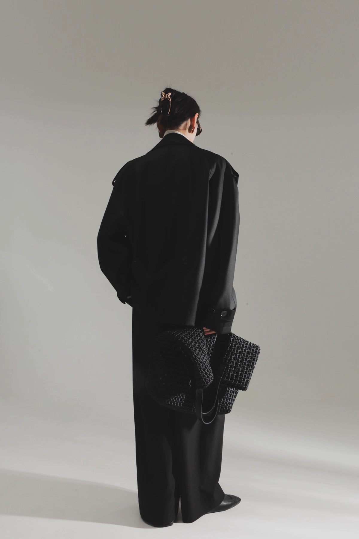 Retro İngiliz Tarzı Kısa Trençkot – Çift Düğmeli Oversize Tasarım