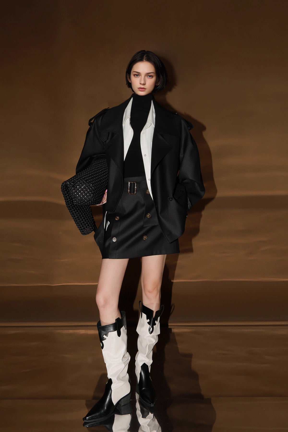 Retro İngiliz Tarzı Kısa Trençkot – Çift Düğmeli Oversize Tasarım