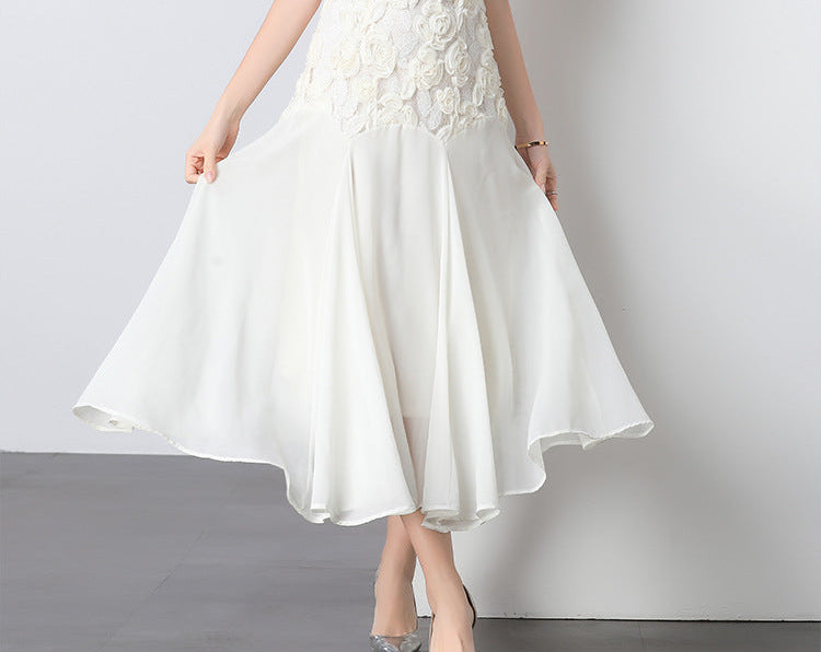 Dantel İşlemeli 3D Çiçekli Kare Yaka Midi Elbise