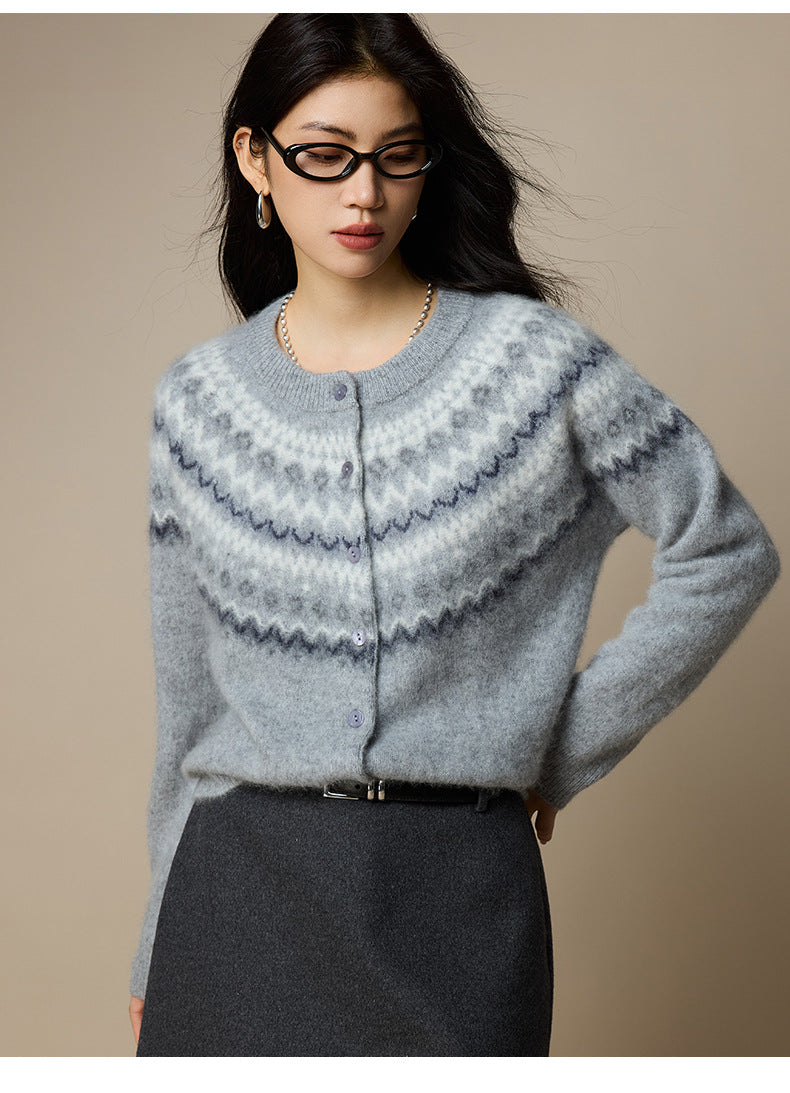 Saf Yün Desenli Düğmeli Hırka