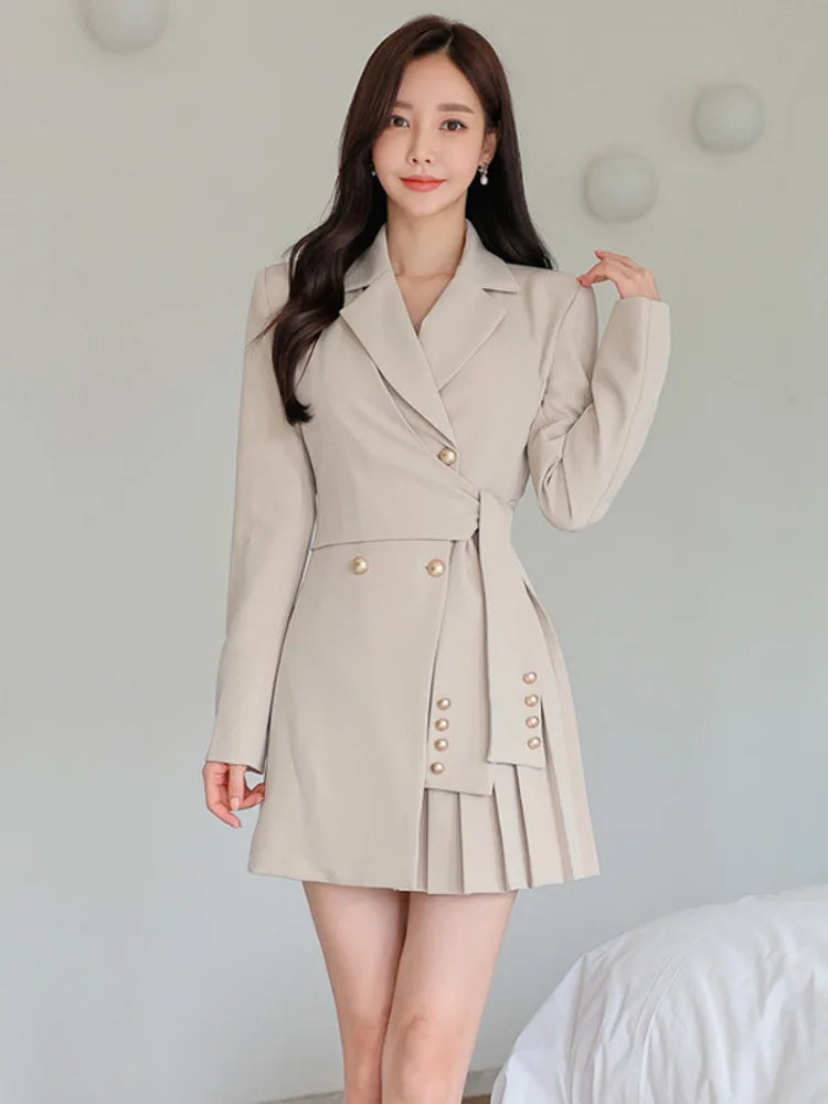 Düğmeli Kemerli Kısa Blazer Elbise