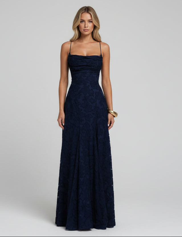 İnce Askılı Sırt Dekolteli Jakarlı Uzun Elbise