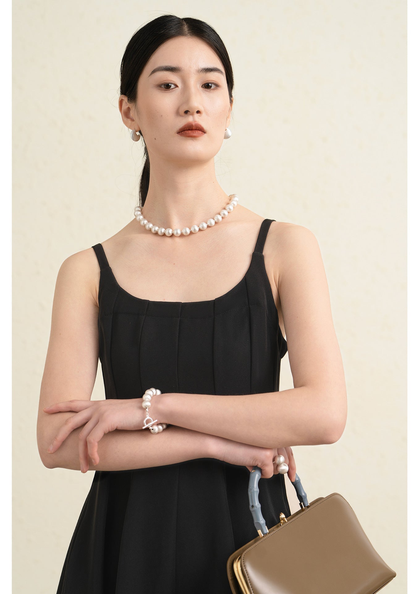 Noir Élise Kare Yaka Siyah Midi Elbise