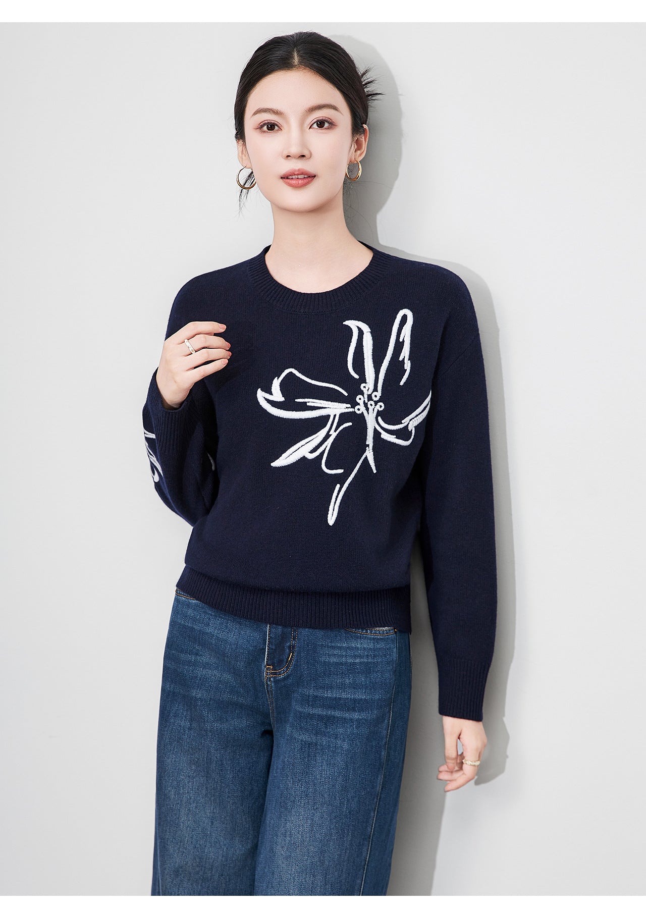 Zarif Kontrast Nakışlı %100 Merino Yün Triko Kazak