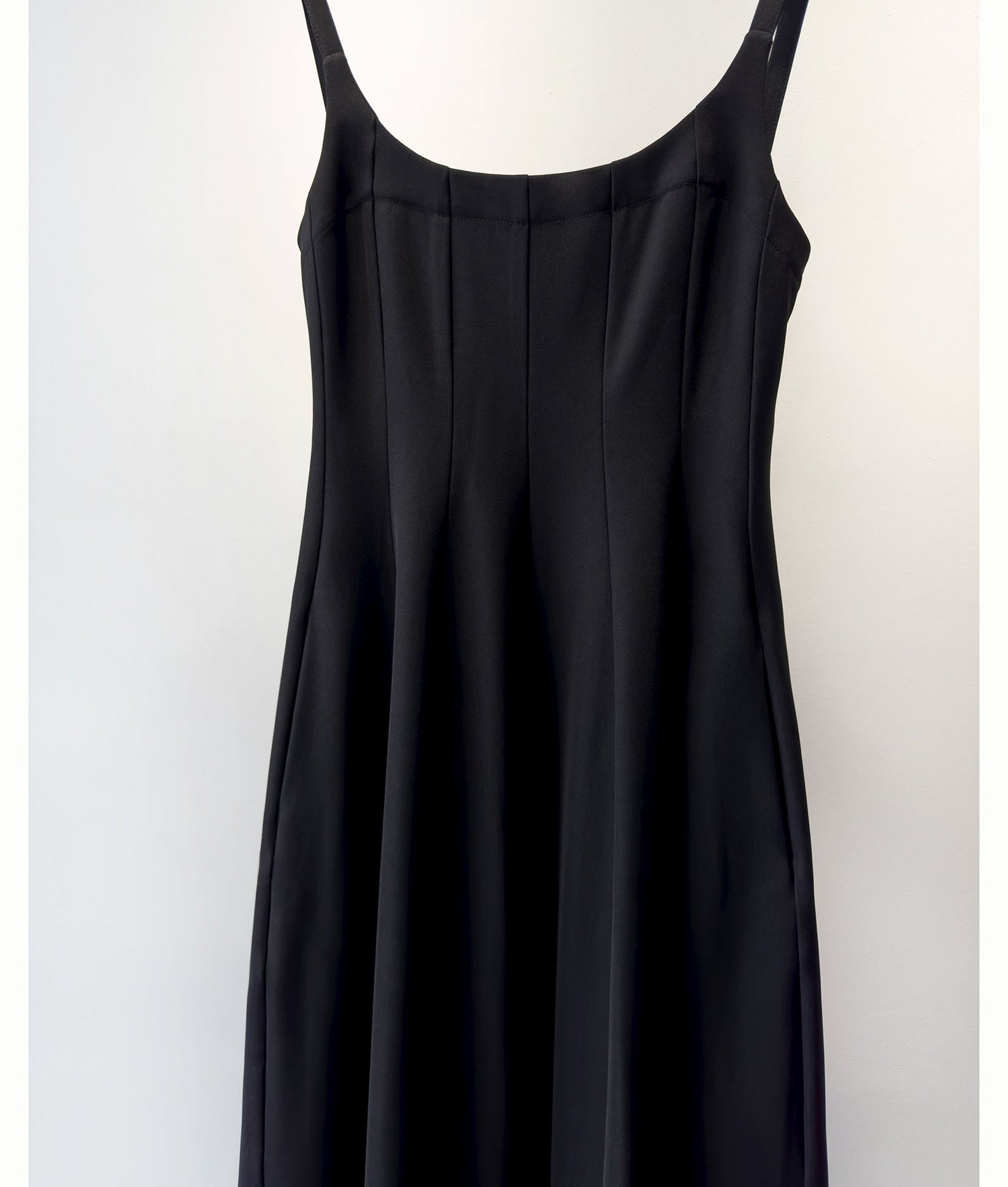 Noir Élise Kare Yaka Siyah Midi Elbise