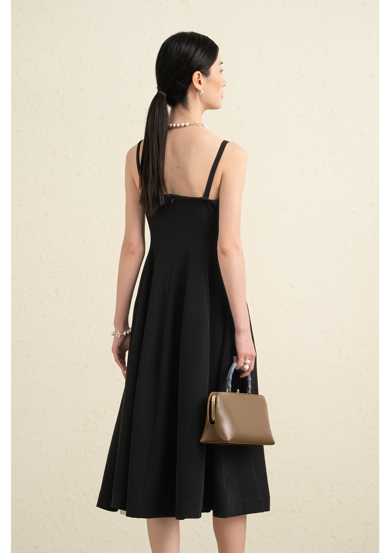 Noir Élise Kare Yaka Siyah Midi Elbise