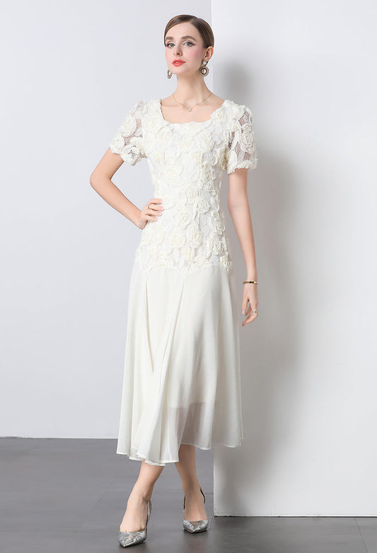 Dantel İşlemeli 3D Çiçekli Kare Yaka Midi Elbise