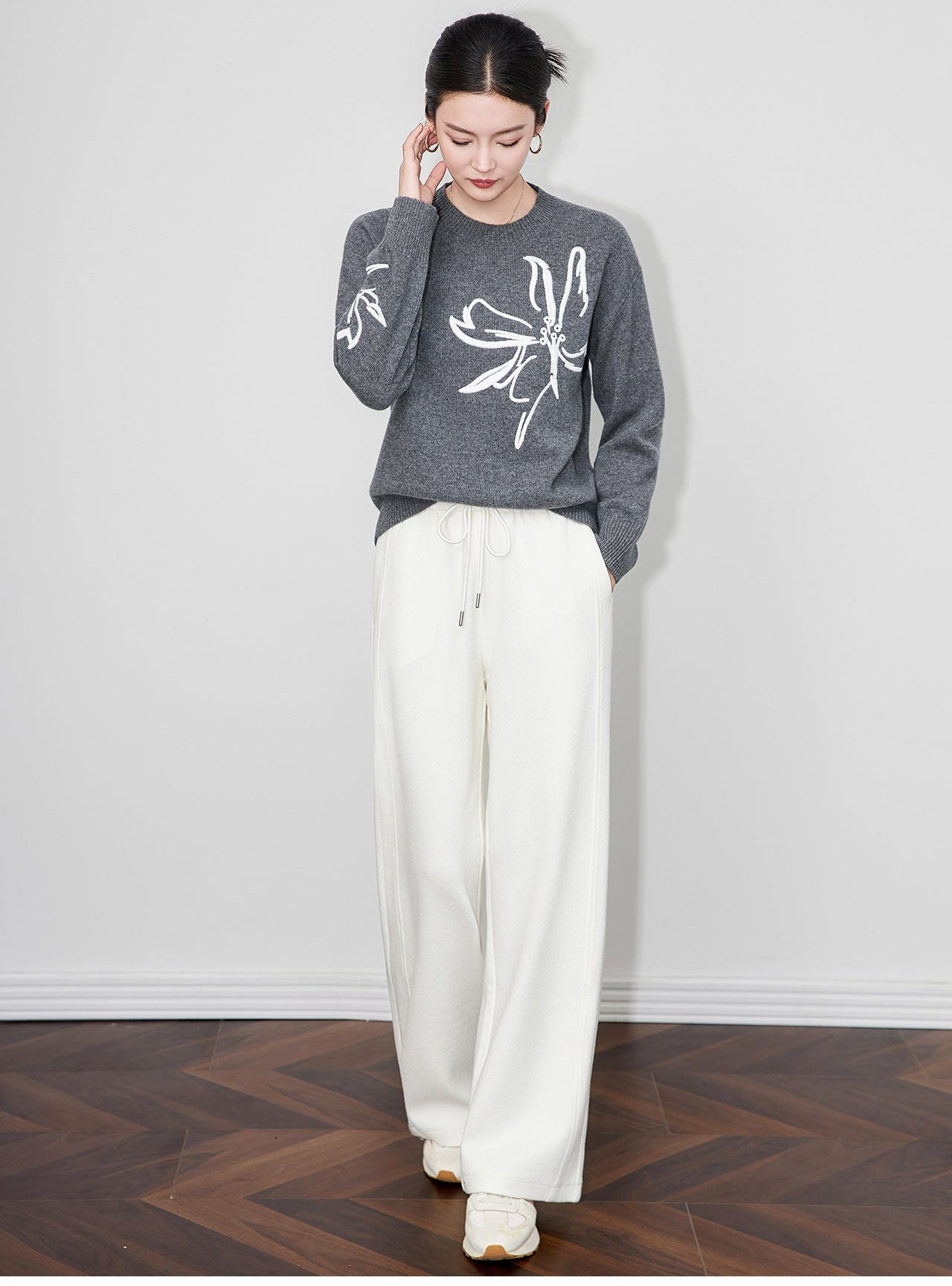 Zarif Kontrast Nakışlı %100 Merino Yün Triko Kazak