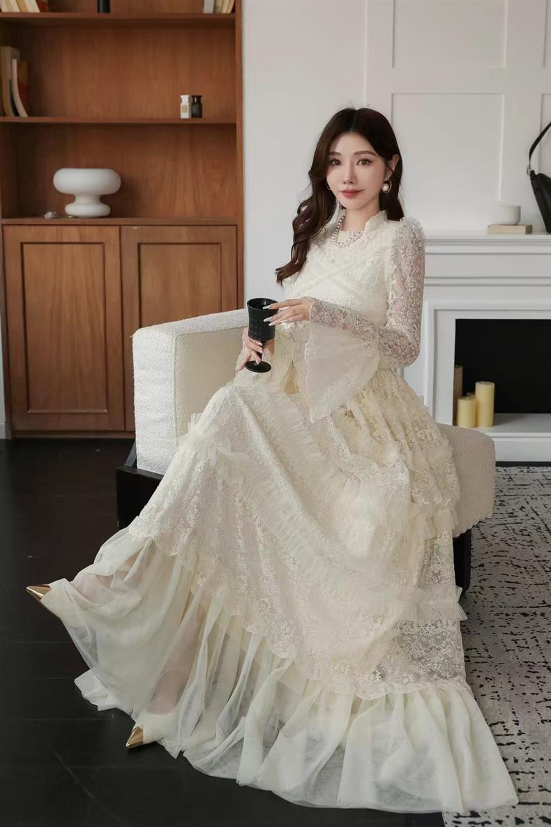 Penelope Dantel Detaylı Fırfırlı Maxi Elbise