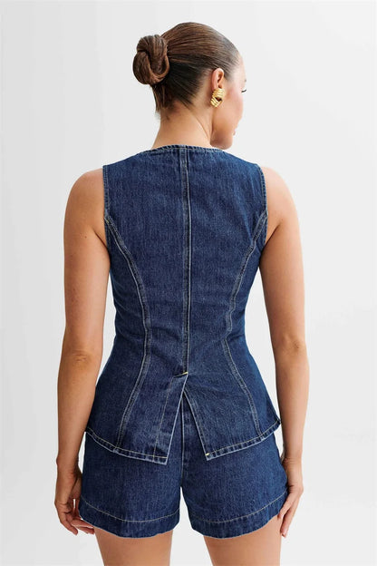 Yazlık Denim Şort Takımı – Kolsuz Düğmeli Üst & Yüksek Belli Bol Paça Şort