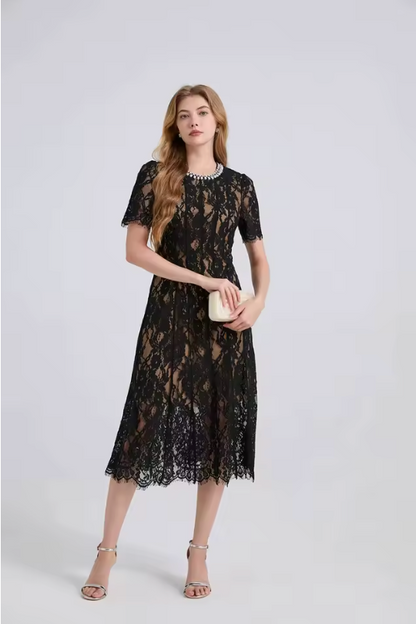 İnci Detaylı Dantel İşlemeli Kısa Kollu Elastik Midi Elbise