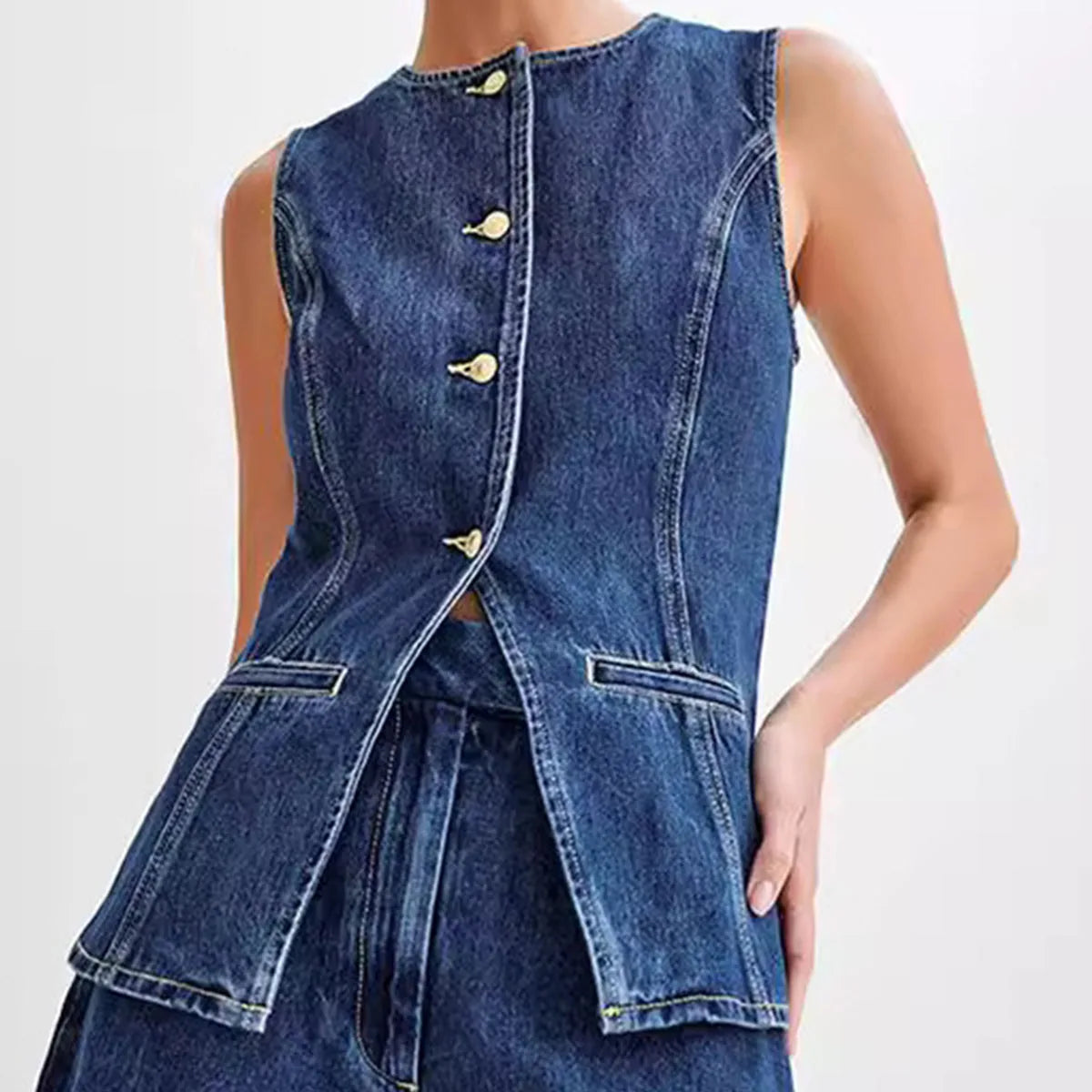Yazlık Denim Şort Takımı – Kolsuz Düğmeli Üst & Yüksek Belli Bol Paça Şort