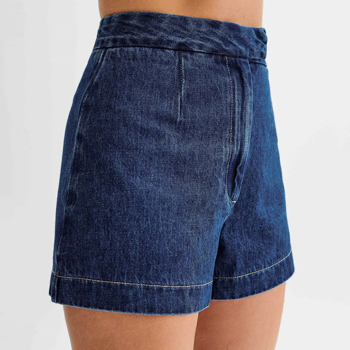 Yazlık Denim Şort Takımı – Kolsuz Düğmeli Üst & Yüksek Belli Bol Paça Şort